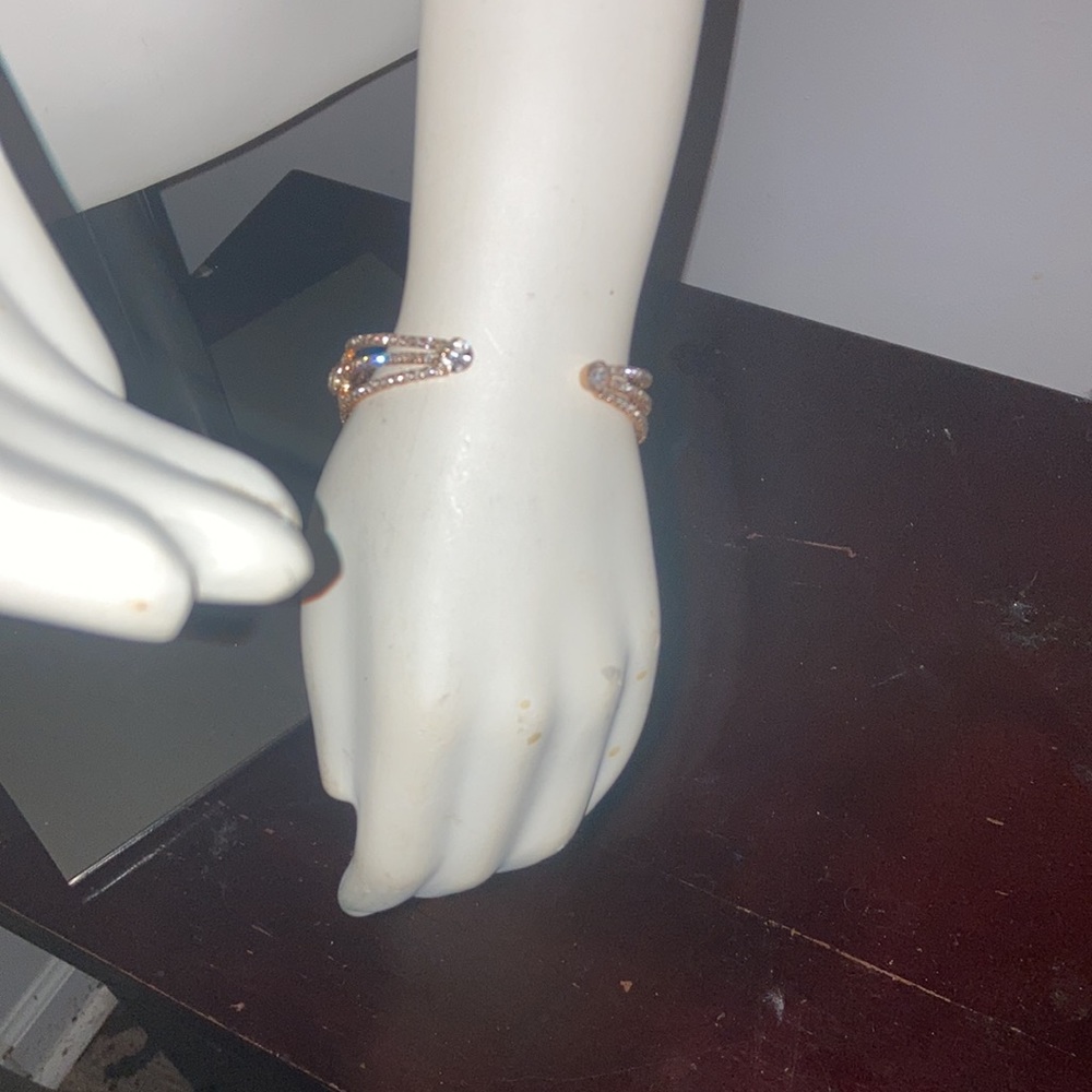 This beautiful gold and diamond bracelet - Picture 3 of 3
